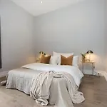 Apartman Attractive And *