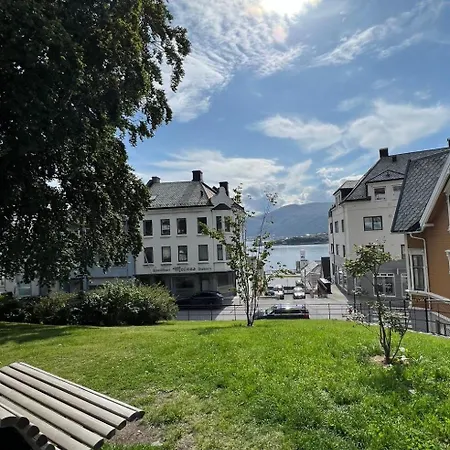 Attractive And Apartment *