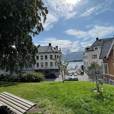 Attractive And Daire *